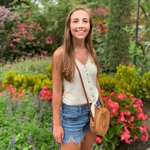 Meet your Posher, Caroline